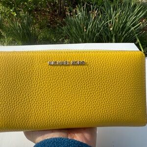 Michael Kors Jet Set Travel Large Continental Wallet Daisy Yellow Leather